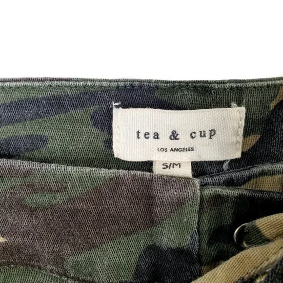 Tea & Cup lace up camo shorts. * Size ~ Sm * - Picture 3 of 4